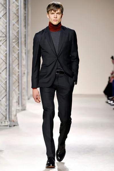 Look 30
